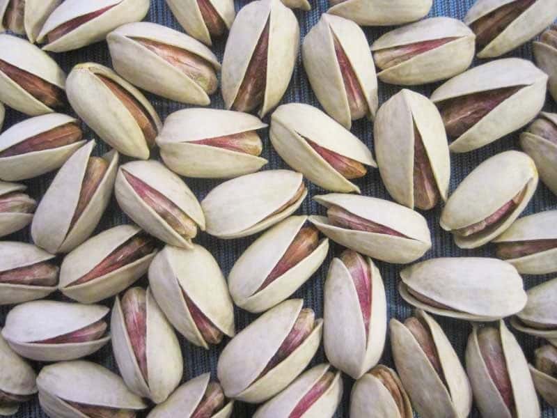 پسته بادامی سفید انتخابی مناسب برای آجیل و پذیرایی